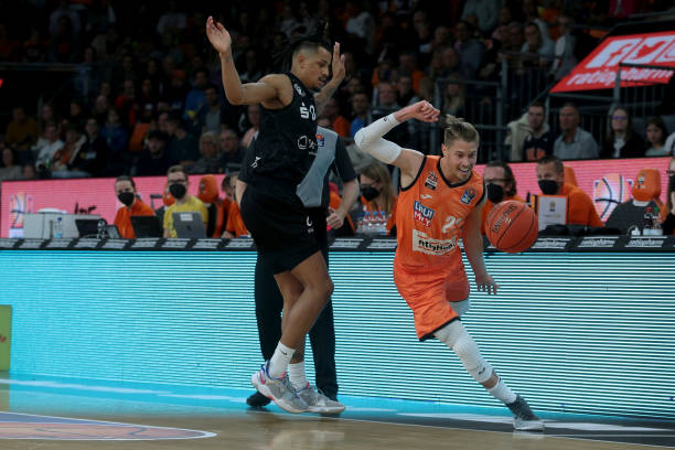 图片报：拜仁三名小将季前赛发挥亮眼，有望在德超杯出场